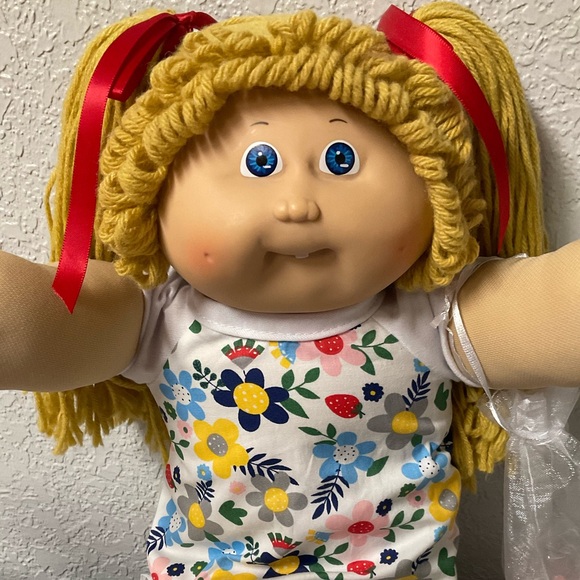 Vintage Cabbage Patch Kid Girl Butterscotch Hair Blue Eyes...